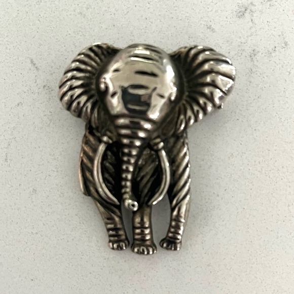 Vintage Silver Plated 3-D Elephant with Tusks Brooch Pin 1.5" x 1.75" EUC - Picture 6 of 8